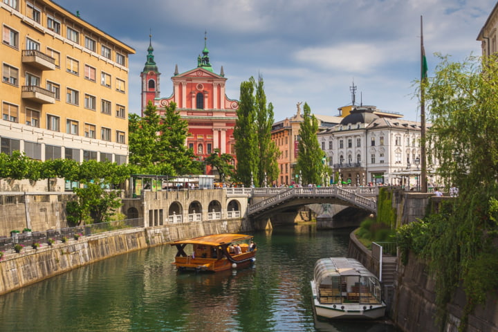 In Ljubljana am Fluss