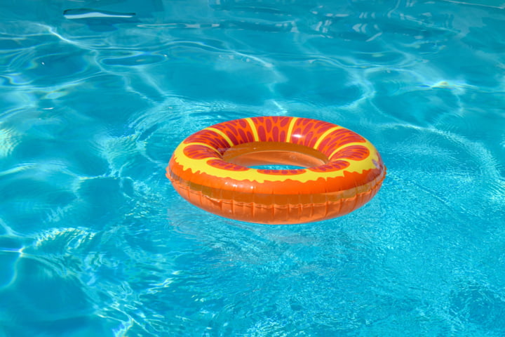 Schwimmring im Pool
