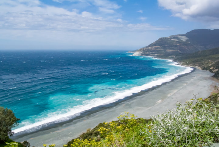 Der schwarze Strand in Nonza