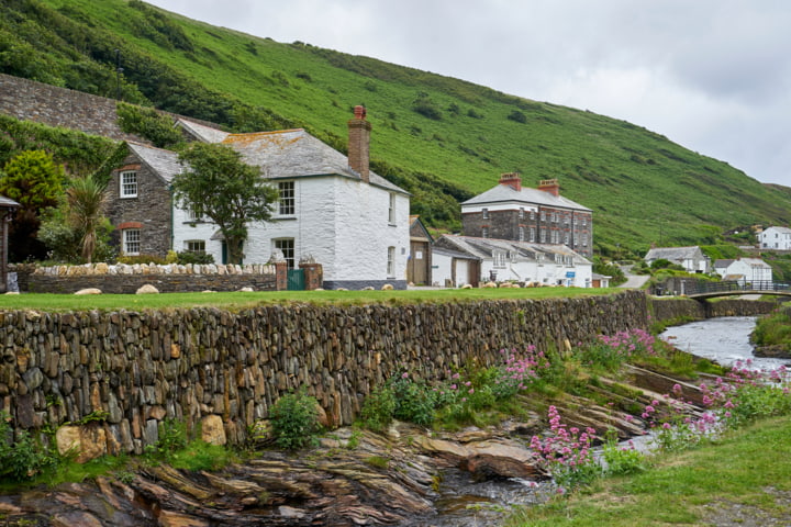 Der Kanal von Boscastle an der Nordküste