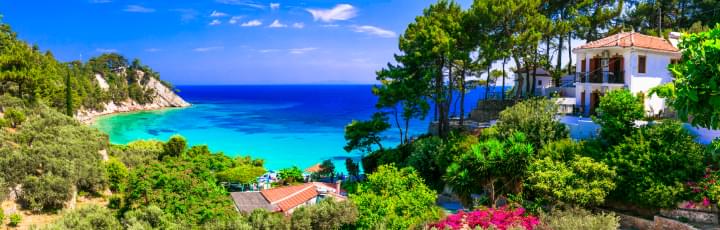 Panorama von Samos mit Meer im Hintergrund