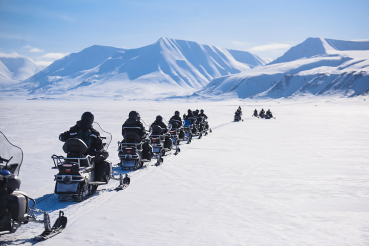 Schneemobile in Island