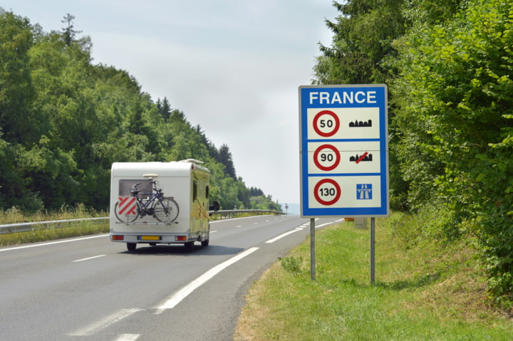 Camper auf der Autobahn