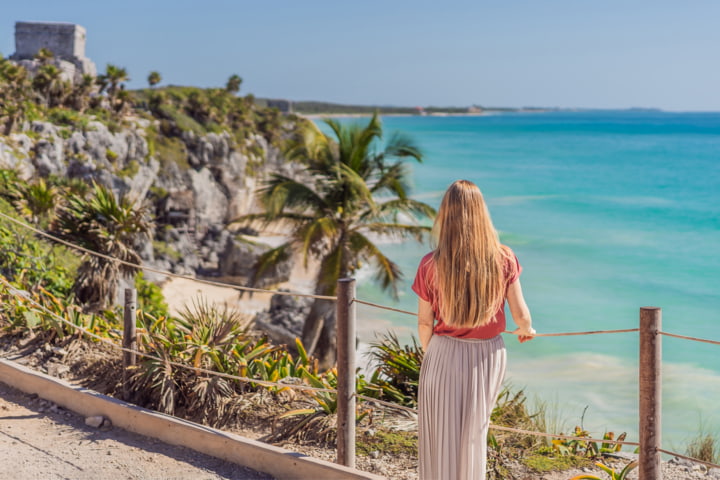 Blick auf die Ruinen am Meer